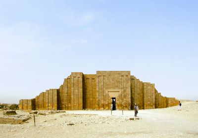 Nekropolia w Sakkarze (Memfis), wejście do zespołu piramidy schodkowej. [Memphis nekropolis, Step Pyramid of Djoser, entrace