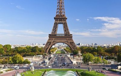 Paryż w okolicach wieży Aifla