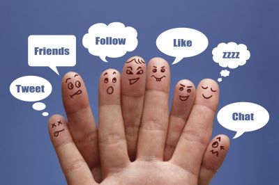 Facebook to dziś okręg flagowy floty serwisów społecznościowych nazywanych Web 2.0.